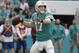 El quarterback de los Dolphins de Miami, Ryan Tannehill (17), se apresta a lanzar un pase previo al partido de la NFL contra los Jaguars de Jacksonville, el domingo 23 de diciembre de 2018, en Miami Gardens, Florida. (AP Foto/Lynne Sladky)