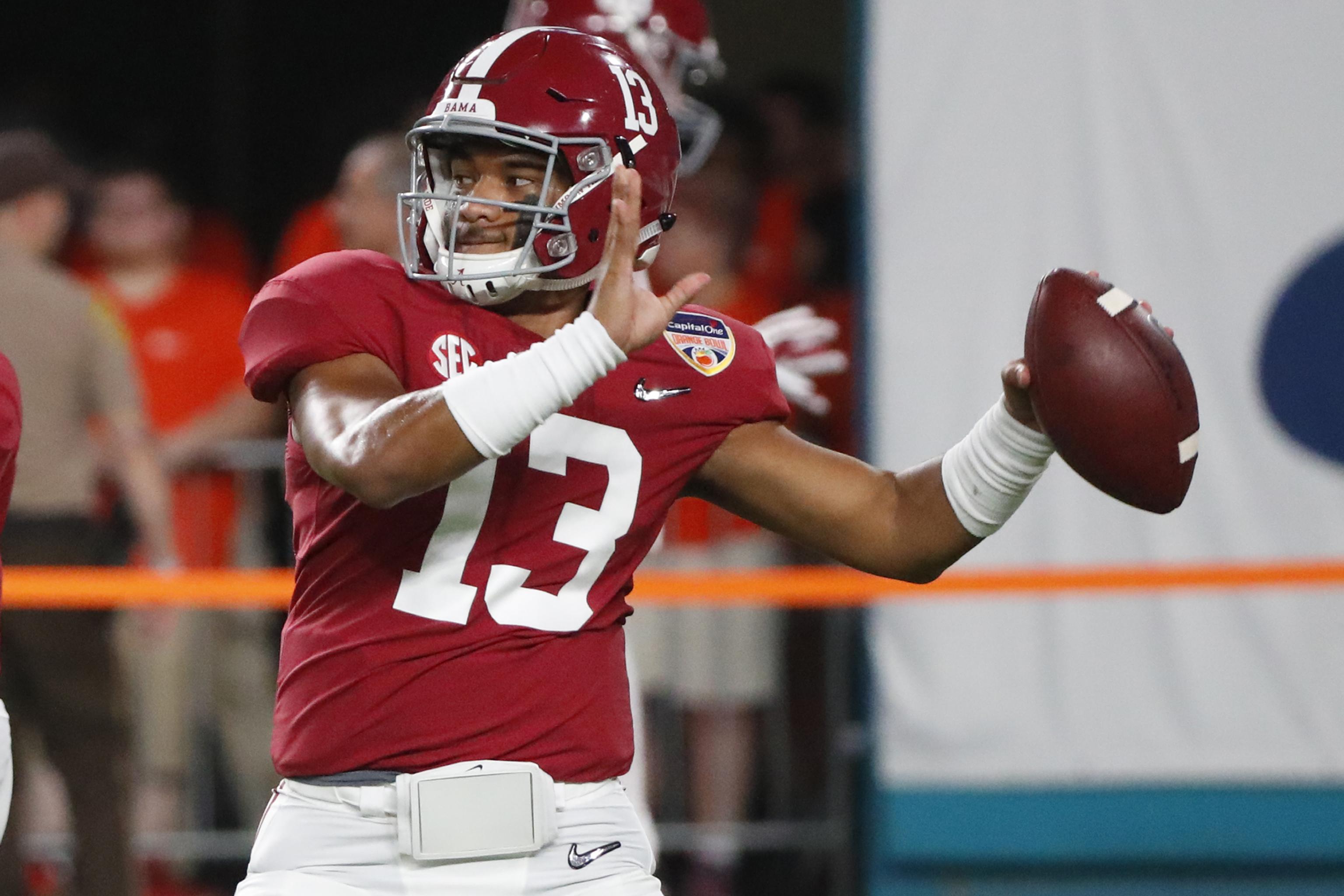 College GameDay - Nothing but respect for Tua Tagovailoa from Kyler Murray,  who was gifted a lei from the Alabama Football QB.