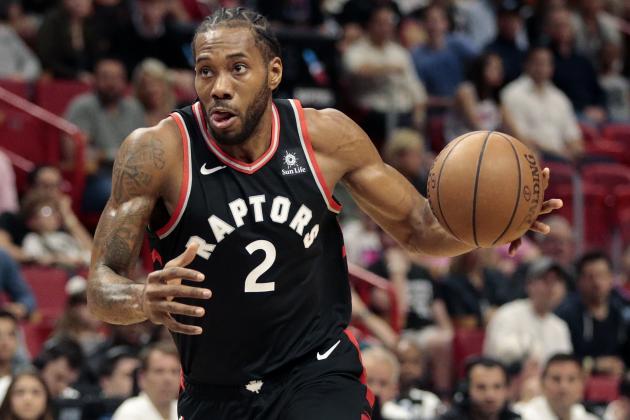 Toronto Raptors forward Kawhi Leonard (2) dribbles the ball against the Miami Heat during the first half of an NBA basketball game, Wednesday, Dec. 26, 2018, in Miami. Toronto defeated Miami 106-104. (AP Photo/Joel Auerbach)
