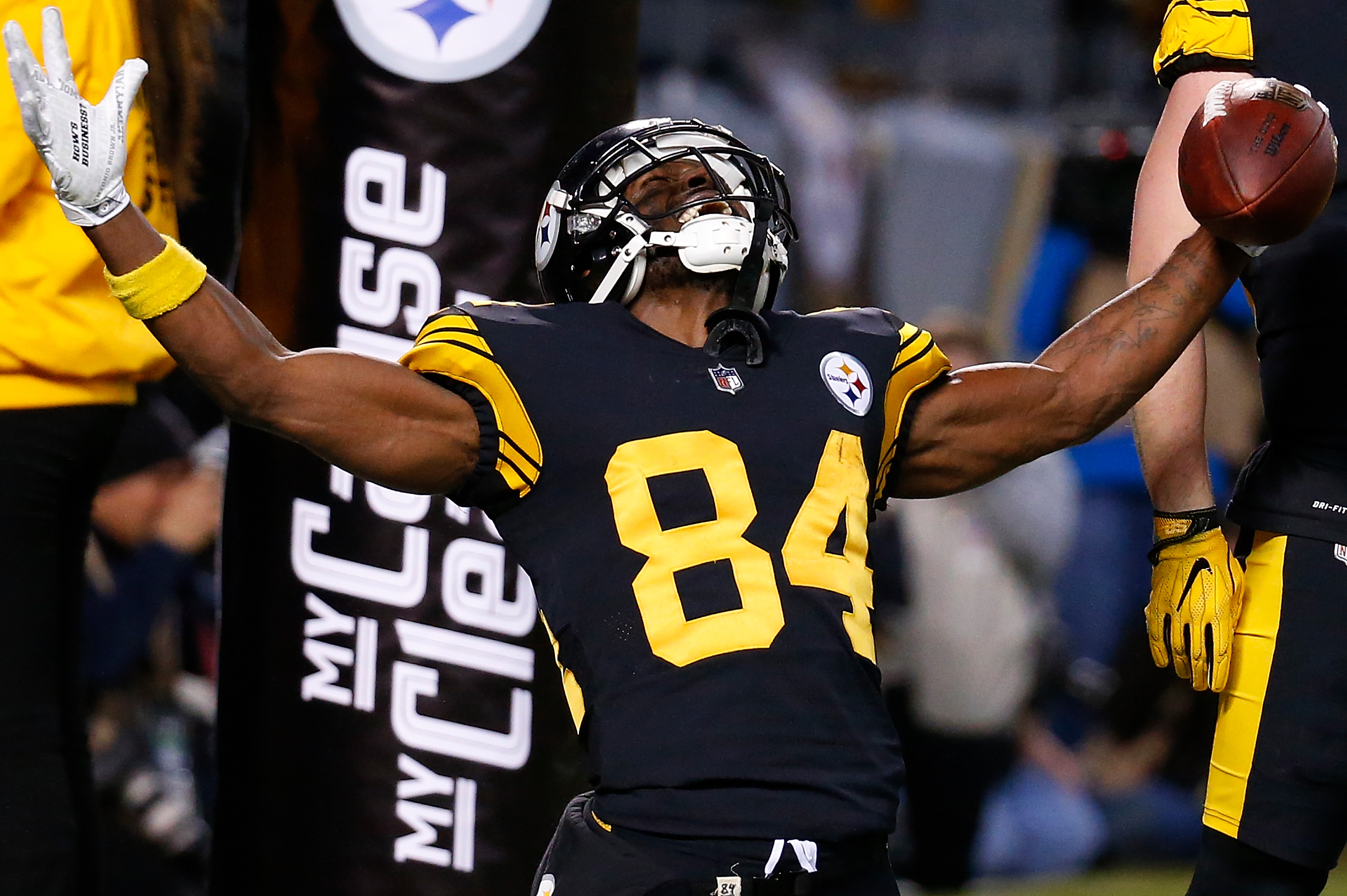 Rumors swirl as Steelers prepare to deal receiver Antonio Brown