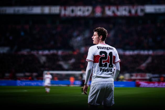 LEVERKUSEN, GERMANY - NOVEMBER 23: (EDITORS NOTE: Image has been digitally enhanced.) Benjamin Pavard of Stuttgart holds the ball during the Bundesliga match between Bayer 04 Leverkusen and VfB Stuttgart at BayArena on November 23, 2018 in Leverkusen, Germany. (Photo by Lukas Schulze/Getty Images)