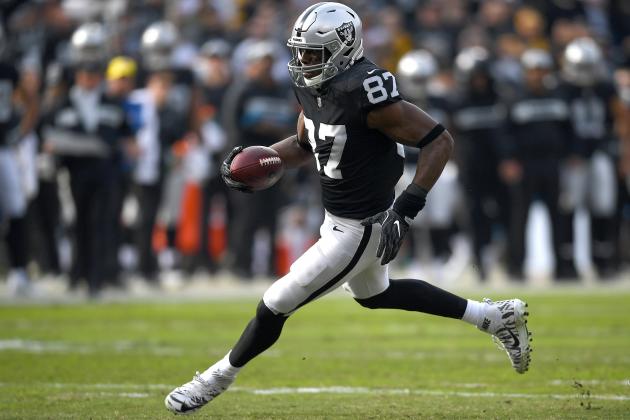OAKLAND, CA - DECEMBER 09:  Jared Cook #87 of the Oakland Raiders runs with the ball after catching a pass against the Pittsburgh Steelers during the first half of an NFL football game at Oakland-Alameda County Coliseum on December 9, 2018 in Oakland, California.  (Photo by Thearon W. Henderson/Getty Images)