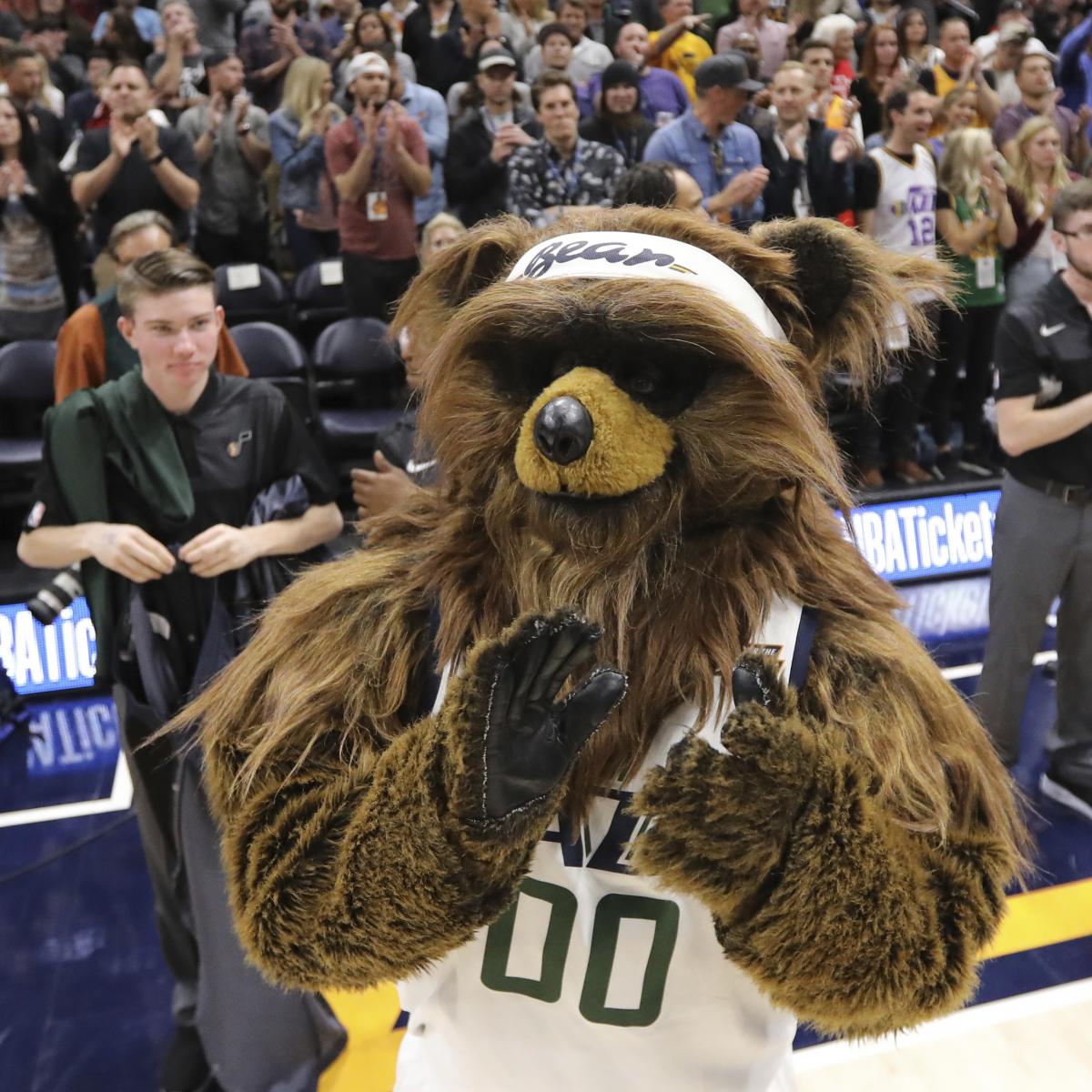 Jazz mascot bulldozes Clippers fan who pushed kid during on-court race
