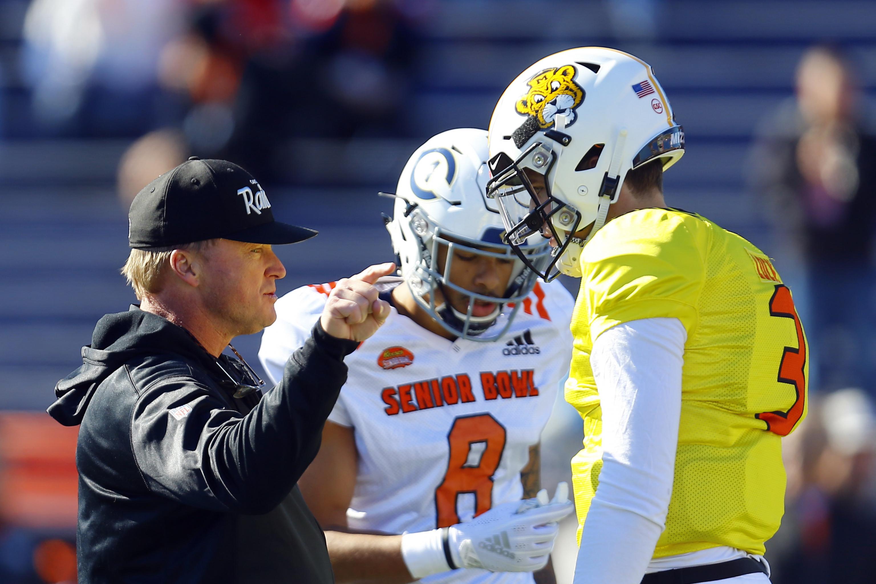 Accidental throwback? Jon Gruden wears an 'Oakland Raiders' hat but changes  at halftime