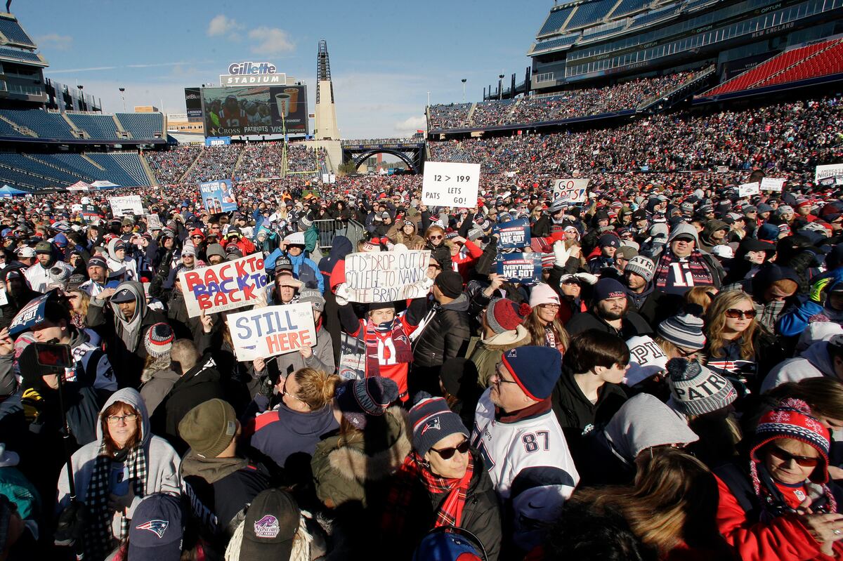Watch Tom Brady Chant and Top Highlights from Patriots' Rally with 35K ...