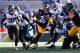 PITTSBURGH, PA - 14 DE JANEIRO: Le'e Bell Bell # 26 de Pittsburgh Steelers corre com a bola contra os jaguares de Jacksonville durante a primeira metade do jogo de divisão de desempate de AFC no campo de Heinz o 14 de janeiro de 2018 em Pittsburgh, Pensilvânia. (Foto de Kevin C. Cox / Getty Images)