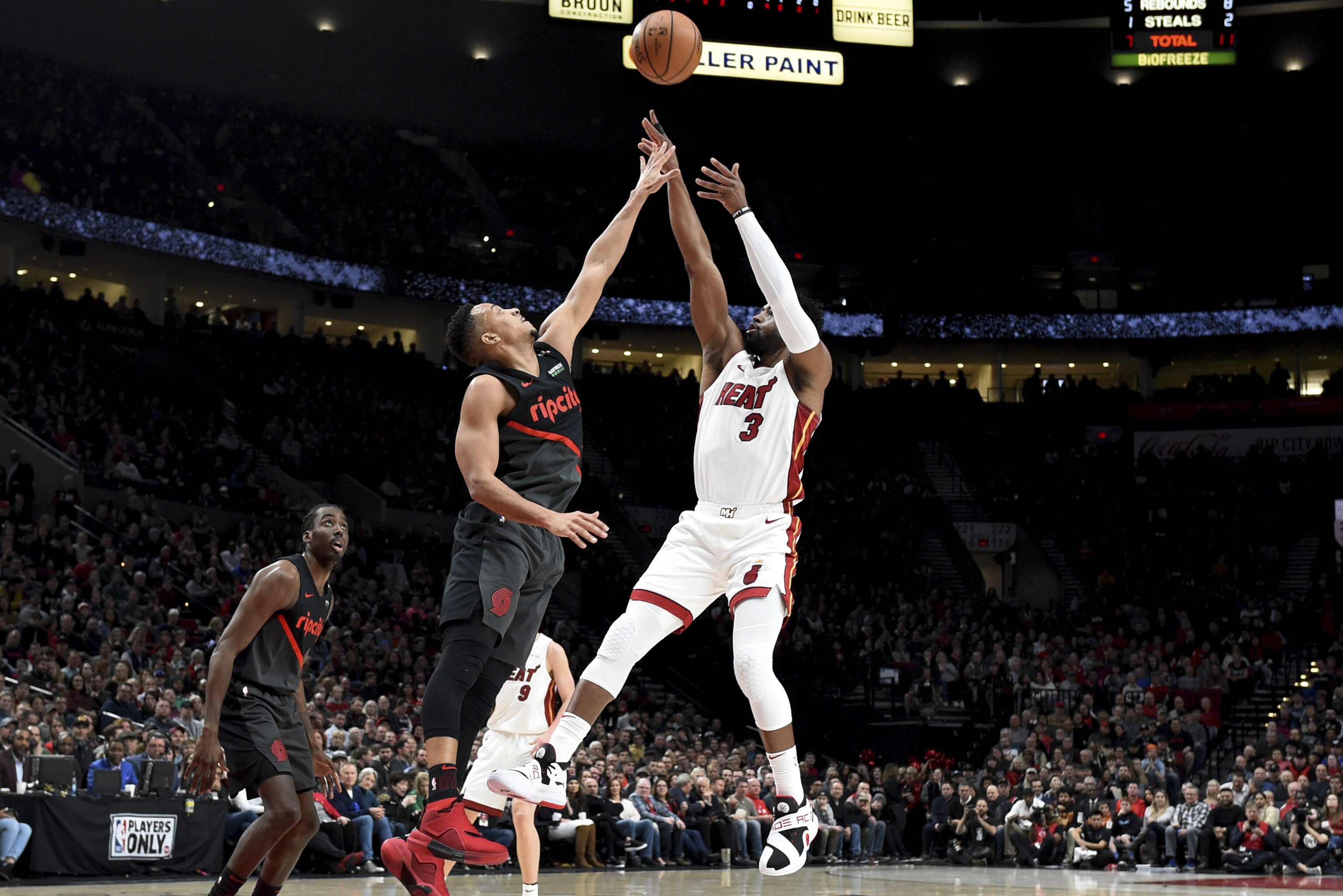 Dwyane Wade Leads Heat To Win Vs Damian Lillard Trail Blazers