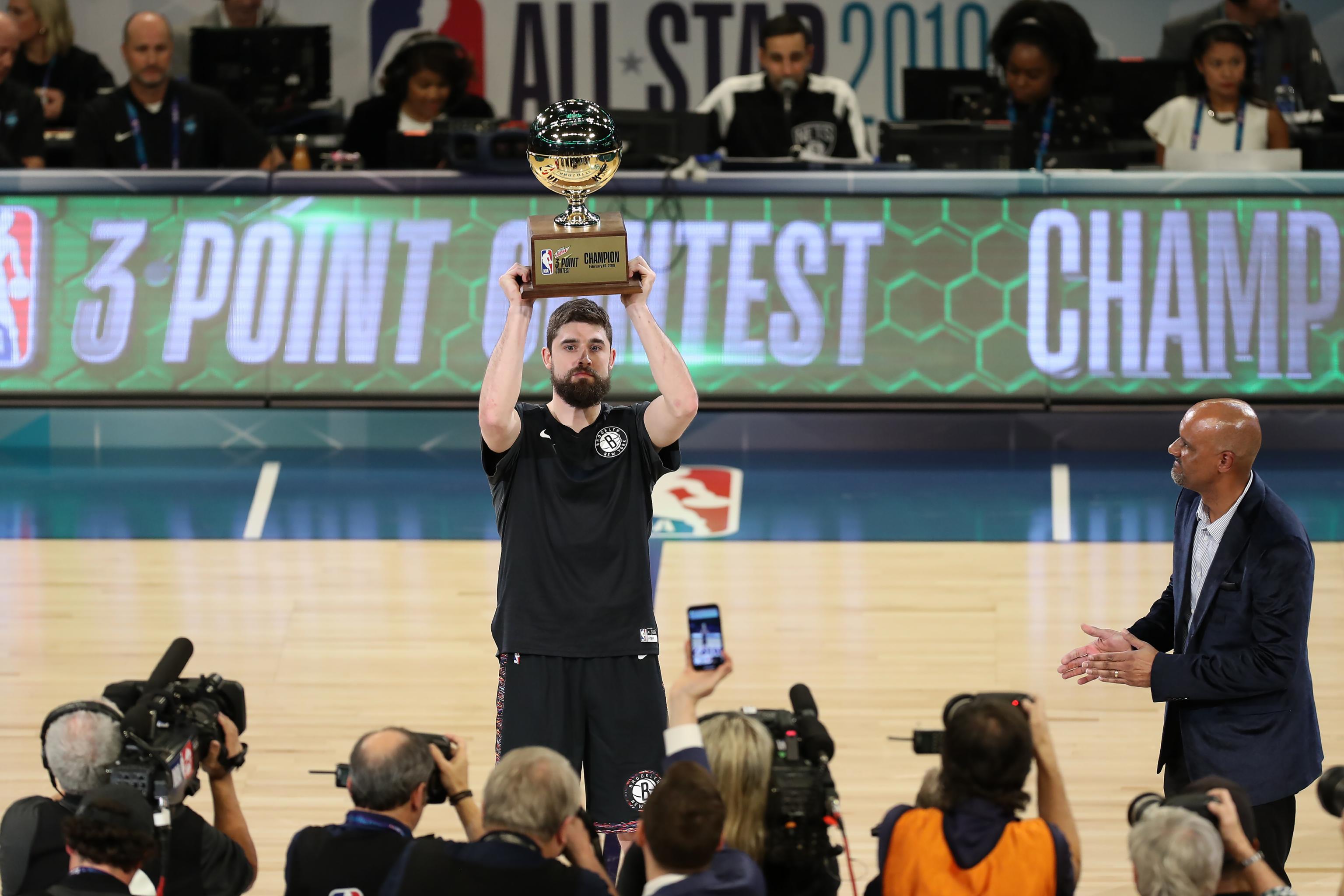 Warriors' Stephen Curry falls to Brooklyn's Joe Harris in 3-point contest