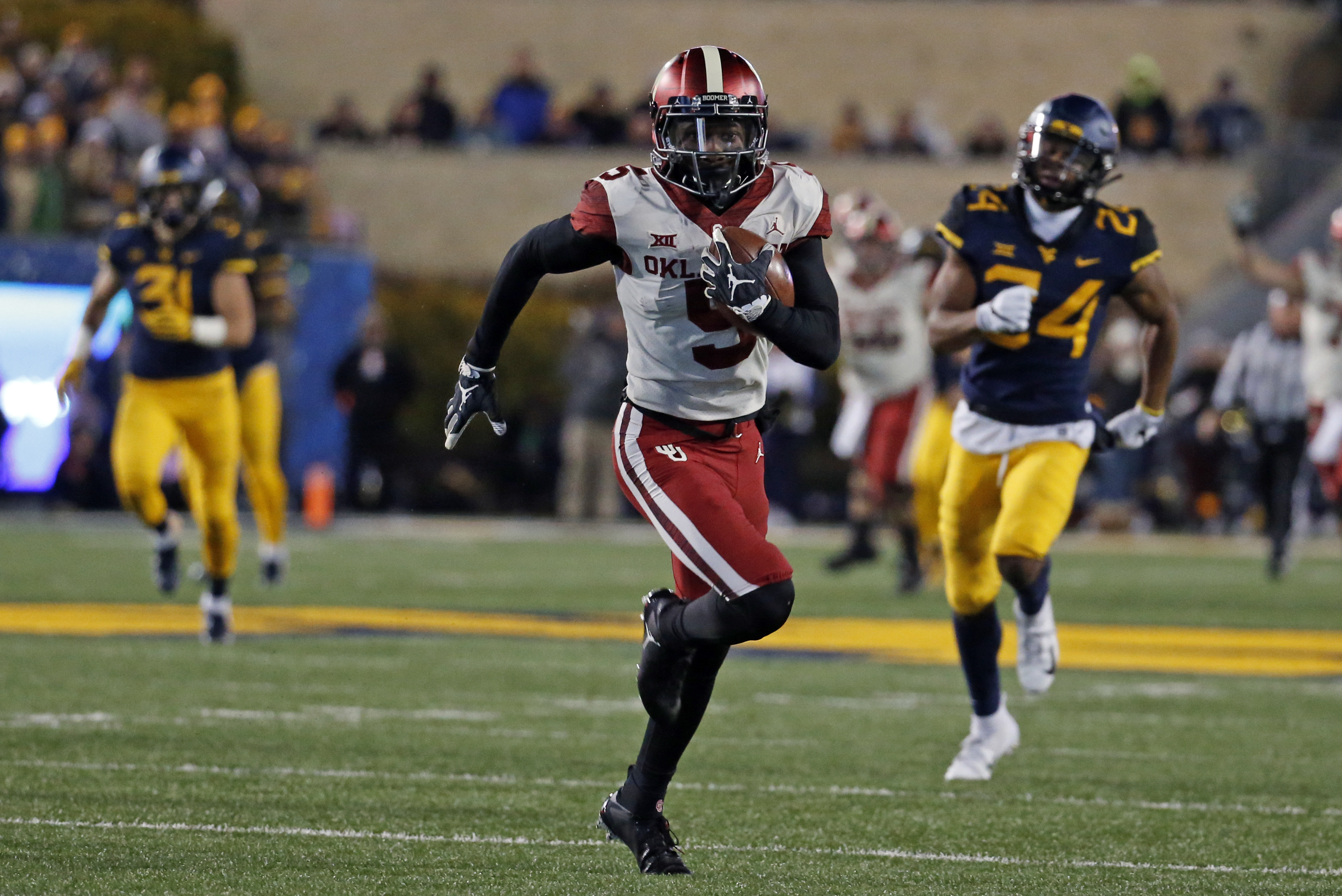 Antonio Brown Sports His Cousin Hollywood Brown's #5 Ravens Jersey; Is He  Going to Be Lamar Jackson's New WR1? - EssentiallySports