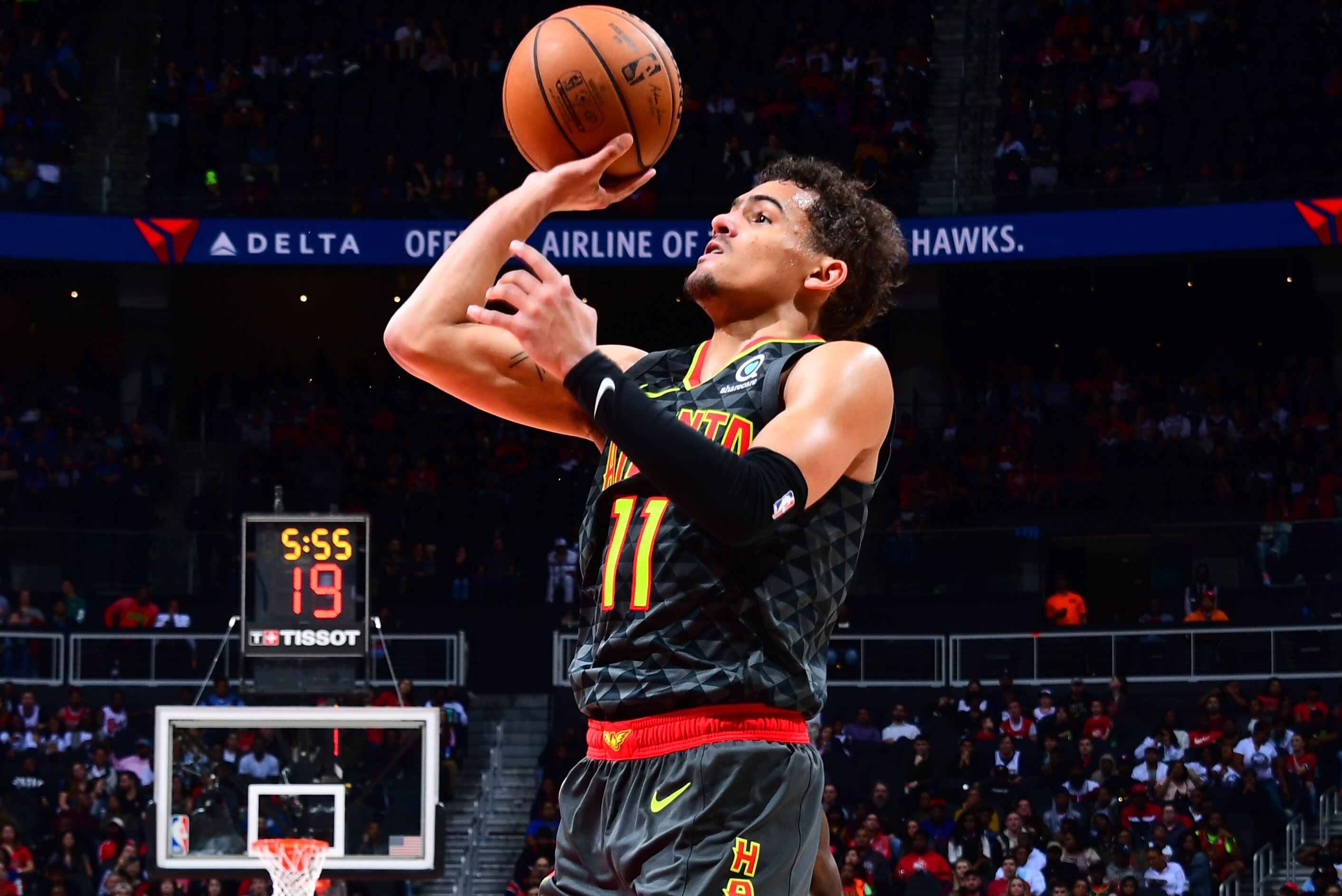 ATLANTA, GA - MARCH 1: Trae Young #11 of the Atlanta Hawks shoots open floater against the Chicago Bulls on March 1, 2019 at State Farm Arena in Atlanta, Georgia.  NOTE TO USER: User expressly acknowledges and agrees that, by downloading and/or using this Photograph, user is consenting to the terms and conditions of the Getty Images License Agreement. Mandatory Copyright Notice: Copyright 2019 NBAE (Photo by Scott Cunningham/NBAE via Getty Images)