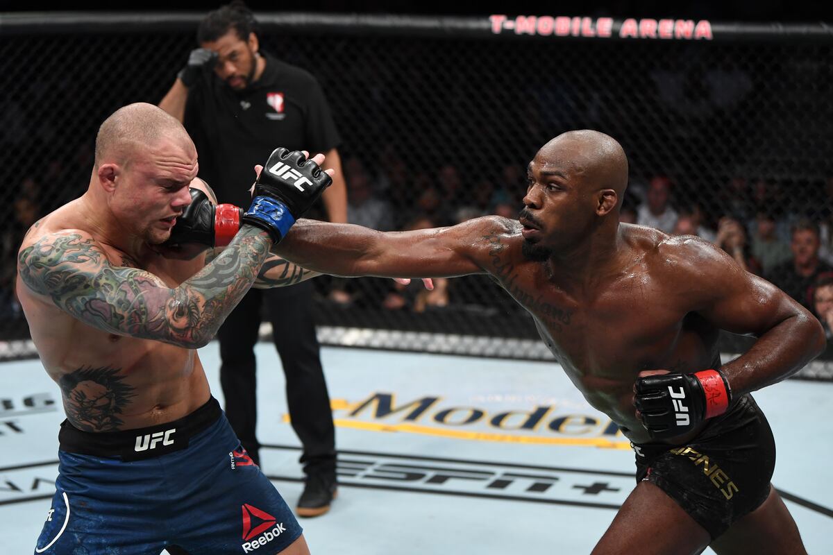 Jon Jones Beats Anthony Smith By Decision To Retain Title At Ufc 235 Bleacher Report Latest News Videos And Highlights