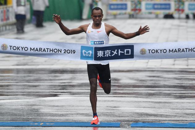 Birhanu Legese of Ethiopia crosses the finish line at the Tokyo Marathon in Tokyo on March 3, 2019. (Photo by Kazuhiro NOGI / AFP)        (Photo credit should read KAZUHIRO NOGI/AFP/Getty Images)