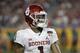 O quarterback do Oklahoma, Kyler Murray (1), observa, durante a primeira metade do jogo de futebol americano Orange Bowl NCAA contra o Alabama, sábado, 29 de dezembro de 2018, em Miami Gardens, Flórida (AP Photo / Lynne Sladky)