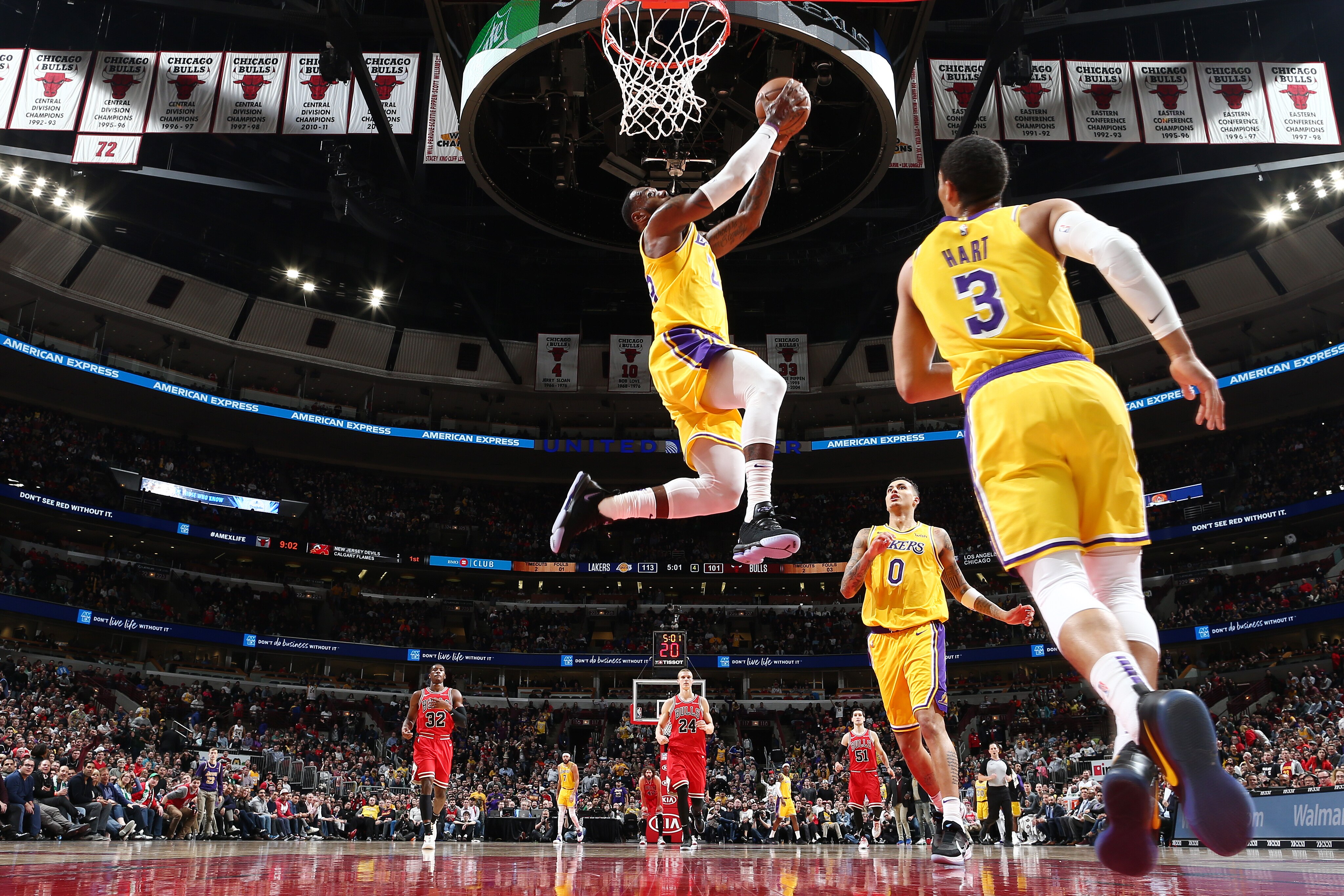 lebron lakers dunk