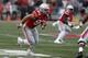 O defensor do estado de Ohio, Nick Bosa, joga contra Rutgers durante um jogo de futebol universitário da NCAA no sábado, 8 de setembro de 2018, em Columbus, Ohio. (AP Photo / Jay LaPrete)