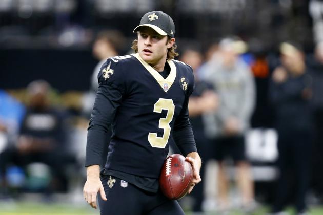 New Orleans Saints kicker Wil Lutz (3) wars up before an NFL divisional playoff football game against the Philadelphia Eagles in New Orleans, Sunday, Jan. 13, 2019. (AP Photo/Butch Dill)