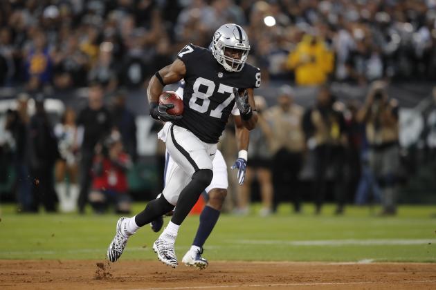 Oakland Raiders tight end Jared Cook runs with the ball during the first half of an NFL football game against the Los Angeles Rams in Oakland, Calif., Monday, Sept. 10, 2018. (AP Photo/John Hefti)