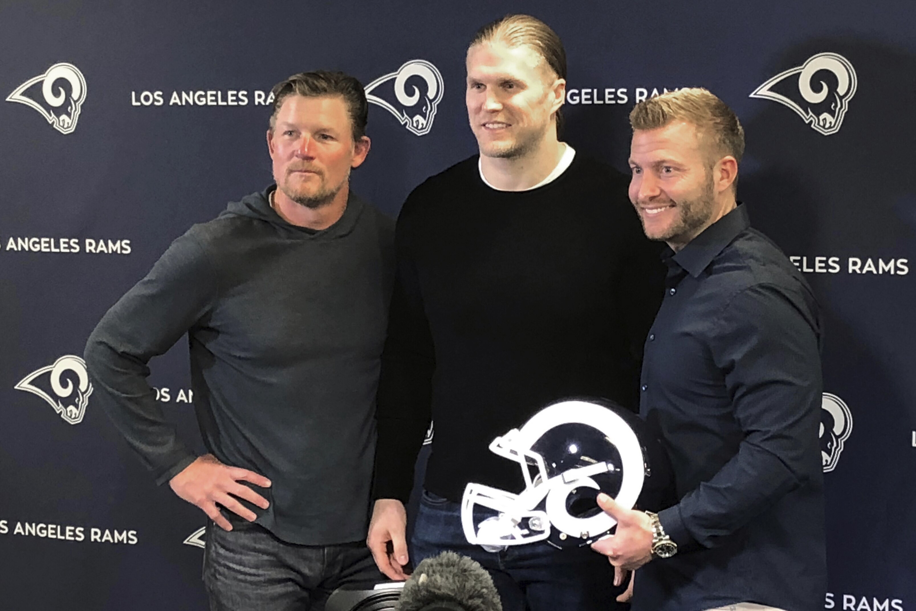 Los Angeles Rams linebacker Clay Matthews, center, stands with general manager Les Snead, left, and coach Sean McVay at the NLF football team's training complex in Thousand Oaks, Calif., Thursday, March 21, 2019. Matthews agreed to a two-year contract to return to his native Southern California with the Rams after playing for a decade with the Green Bay Packers. (AP Photo/Greg Beacham)