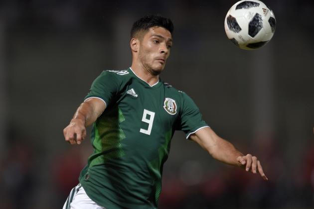 CORDOBA, ARGENTINA - NOVEMBER 16: Raul Jimenez of Mexico heads the ball during a friendly match between Argentina and Mexico at Mario Kempes Stadium on November 16, 2018 in Cordoba, Argentina. (Photo by Jam Media/Getty Images)