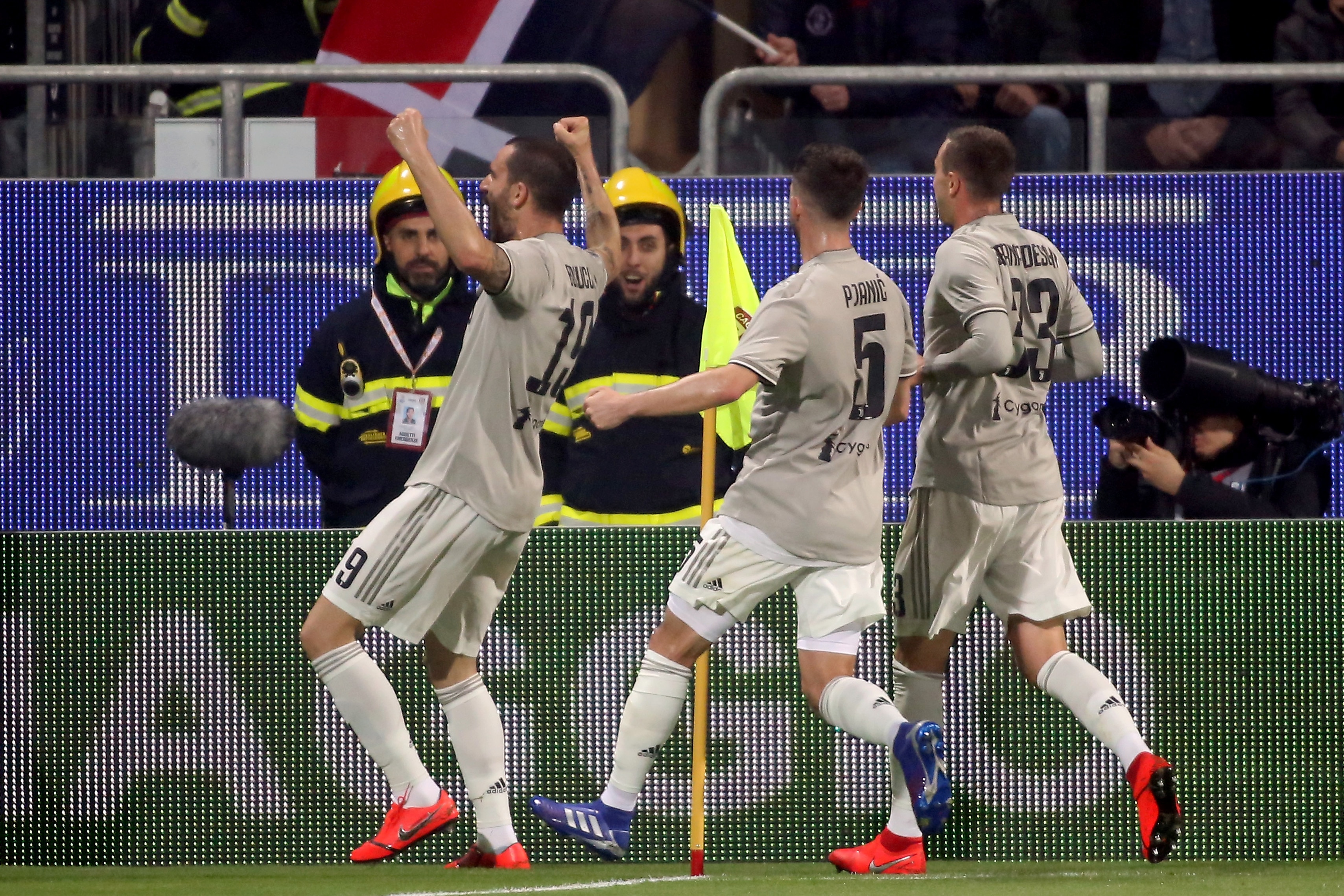 CAGLIARI, ITALY - APRIL 02: Leonardo Bonucci of Juventus celebtrates his goal 0-1  during the Serie A match between Cagliari and Juventus at Sardegna Arena on April 2, 2019 in Cagliari, Italy.  (Photo by Enrico Locci/Getty Images)