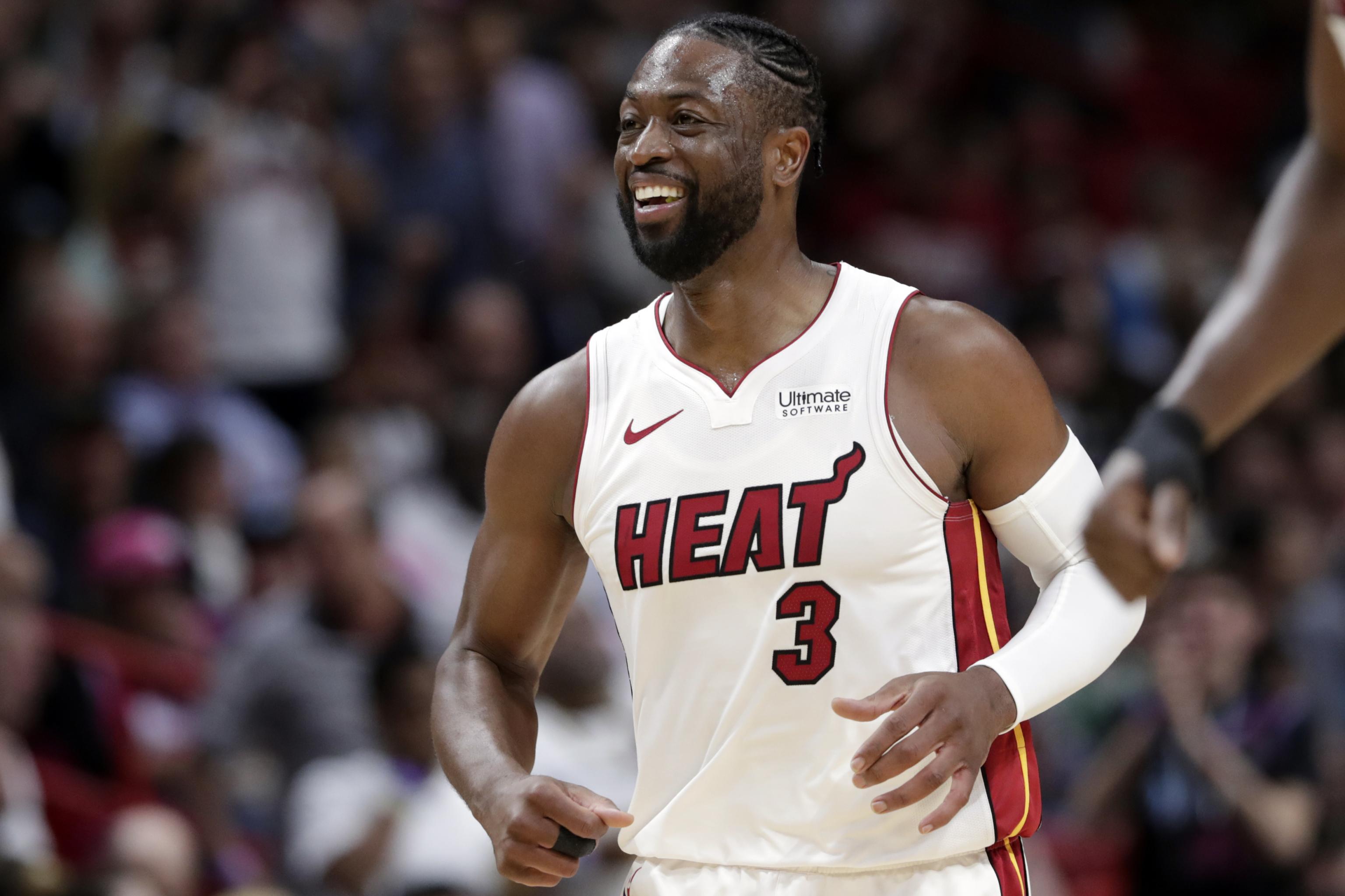 Miami Heat: Will Dwyane Wade pass Michael Jordan in blocks?