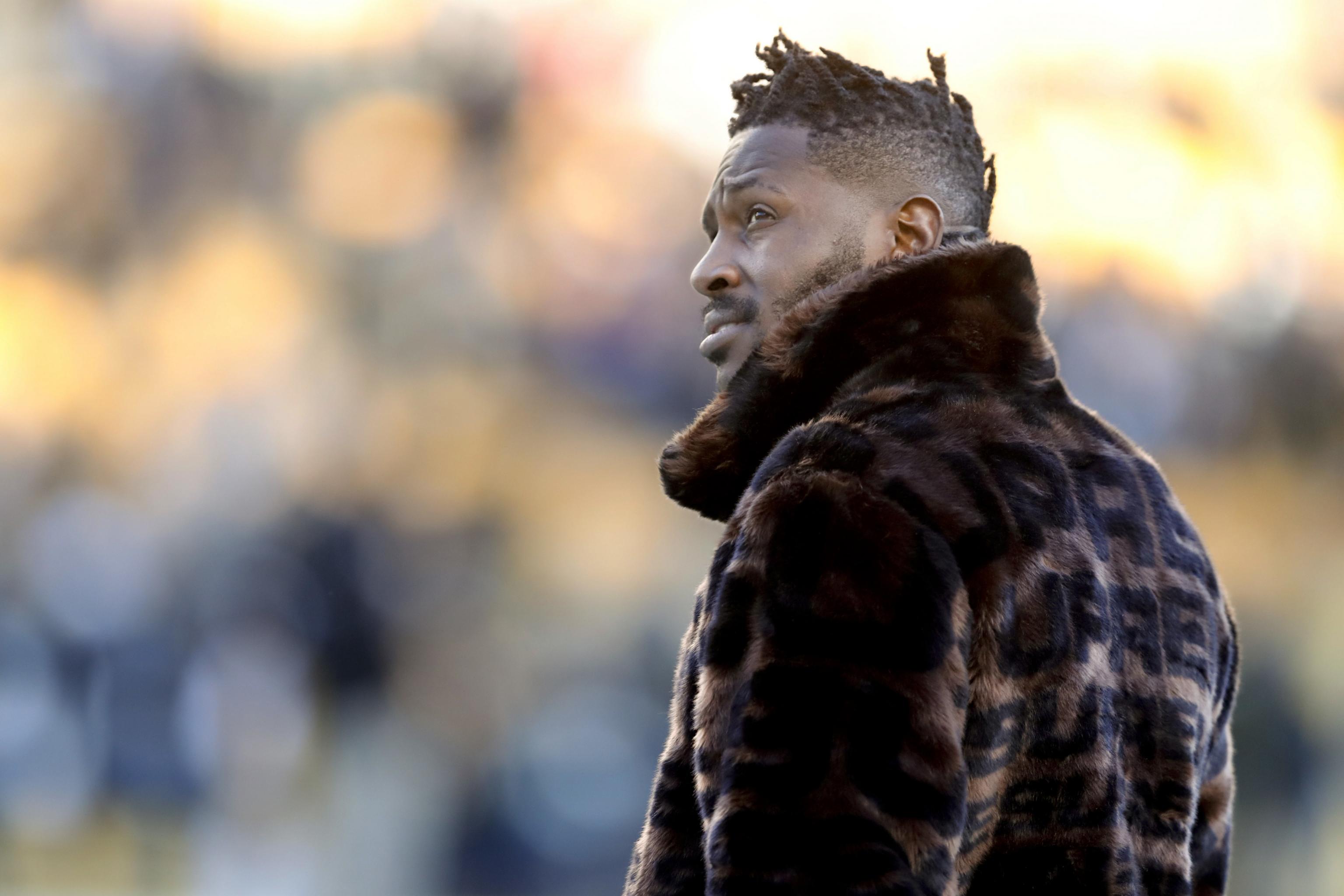 Antonio Brown calls Colin Kaepernick's game 'trash', attacks him