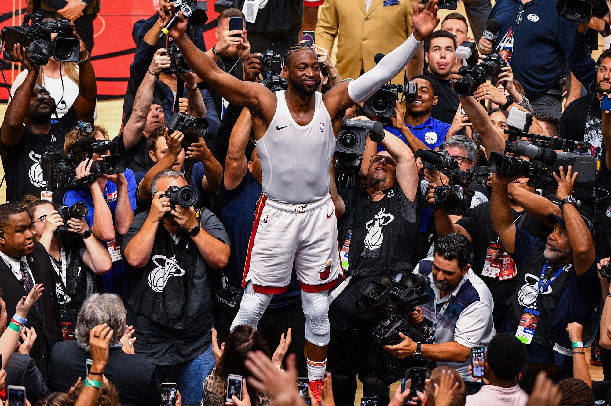 Sự nghiệp lẫy lừng là thế, Dwyane Wade vẫn phải tặng khán giả màn tấu hài Shaqtin cuối cùng