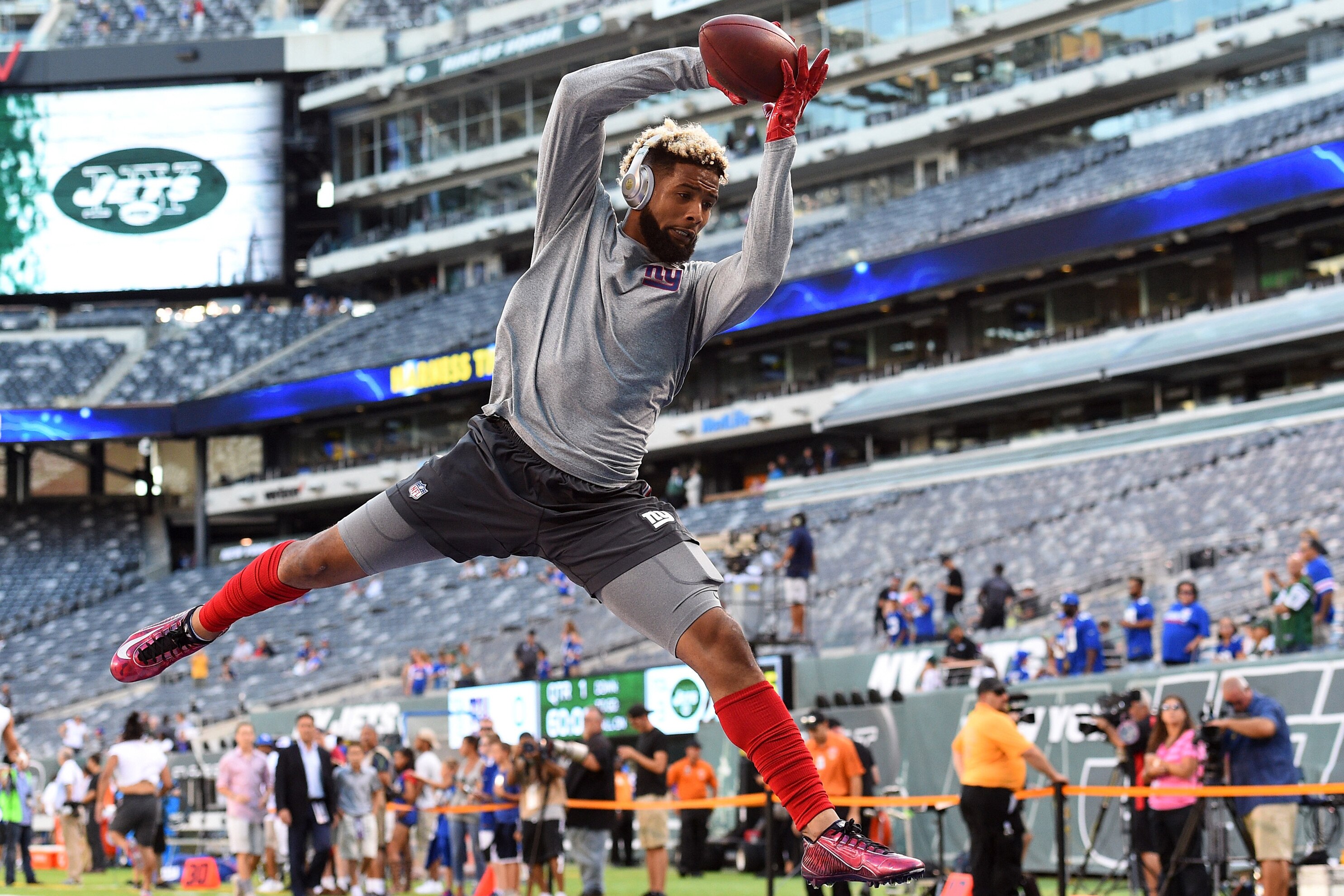 EAST RUTHERFORD, NJ - AUGUST 27: Odell Beckham #13 of the New York Giants makes a catch in the end zone prior to a preseason game against the New York Jets at MetLife Stadium on August 27, 2016 in East Rutherford, New Jersey. (Photo by Rich Barnes/Getty Images)