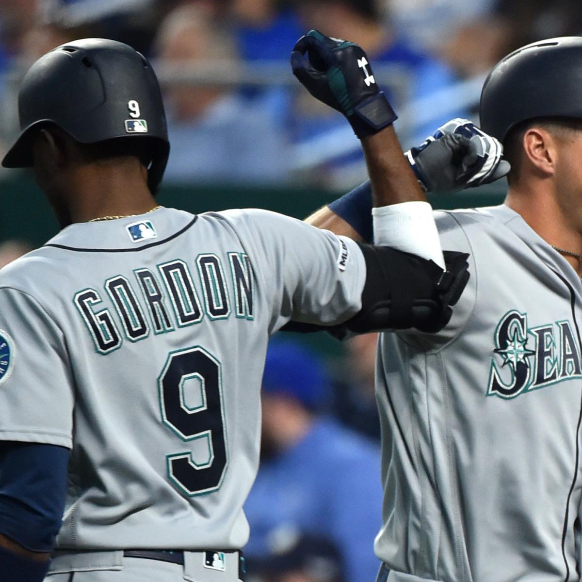 Mariners Break MLB Record with HR in 15th Straight Game to Open Season