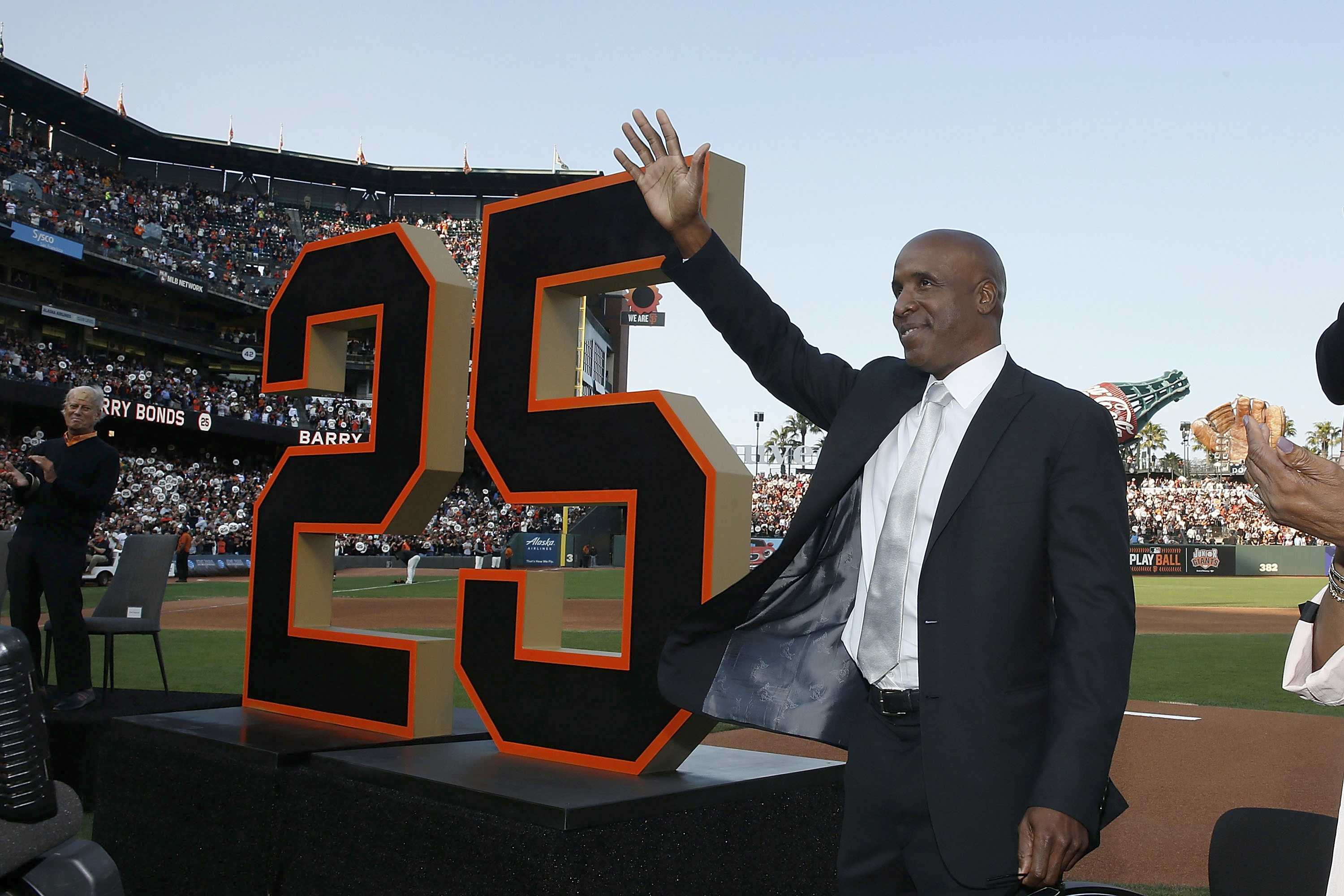 ESPN on X: 762 HR 7x MVP 14x All-Star 8x Gold Glove Does Barry Bonds  belong in the HOF?  / X