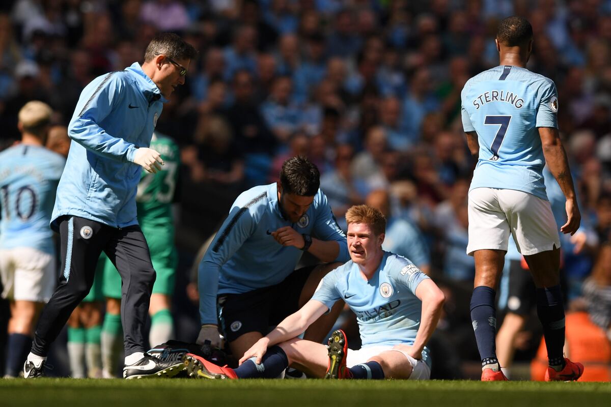 Kevin De Bruyne Limps Off with Apparent Leg Injury vs ...
