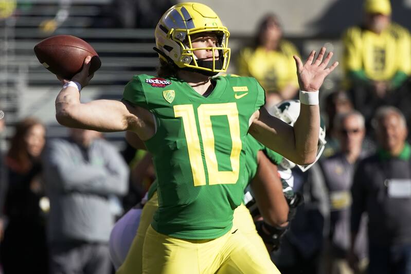 Justin Herbert Mighty Oregon Beat Fighting Ducks In 2019 Oregon