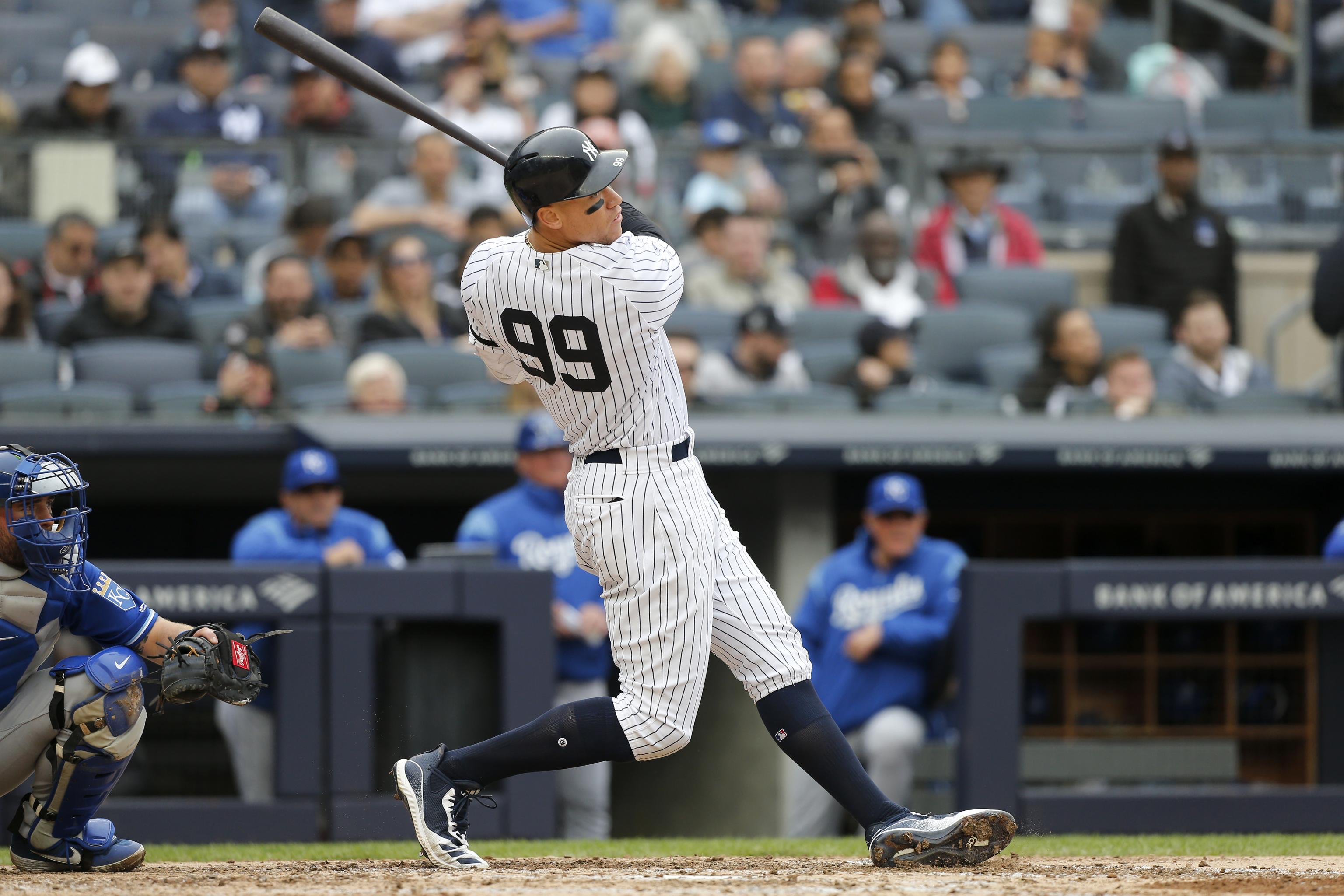 New York Yankees news: 'Minor right shoulder problem' slows Aaron Judge