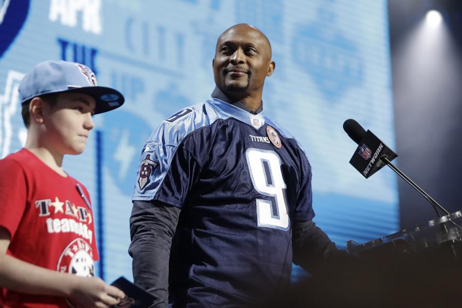 Look: Eddie George Wears Steve McNair Jersey to Make Titans' 2019