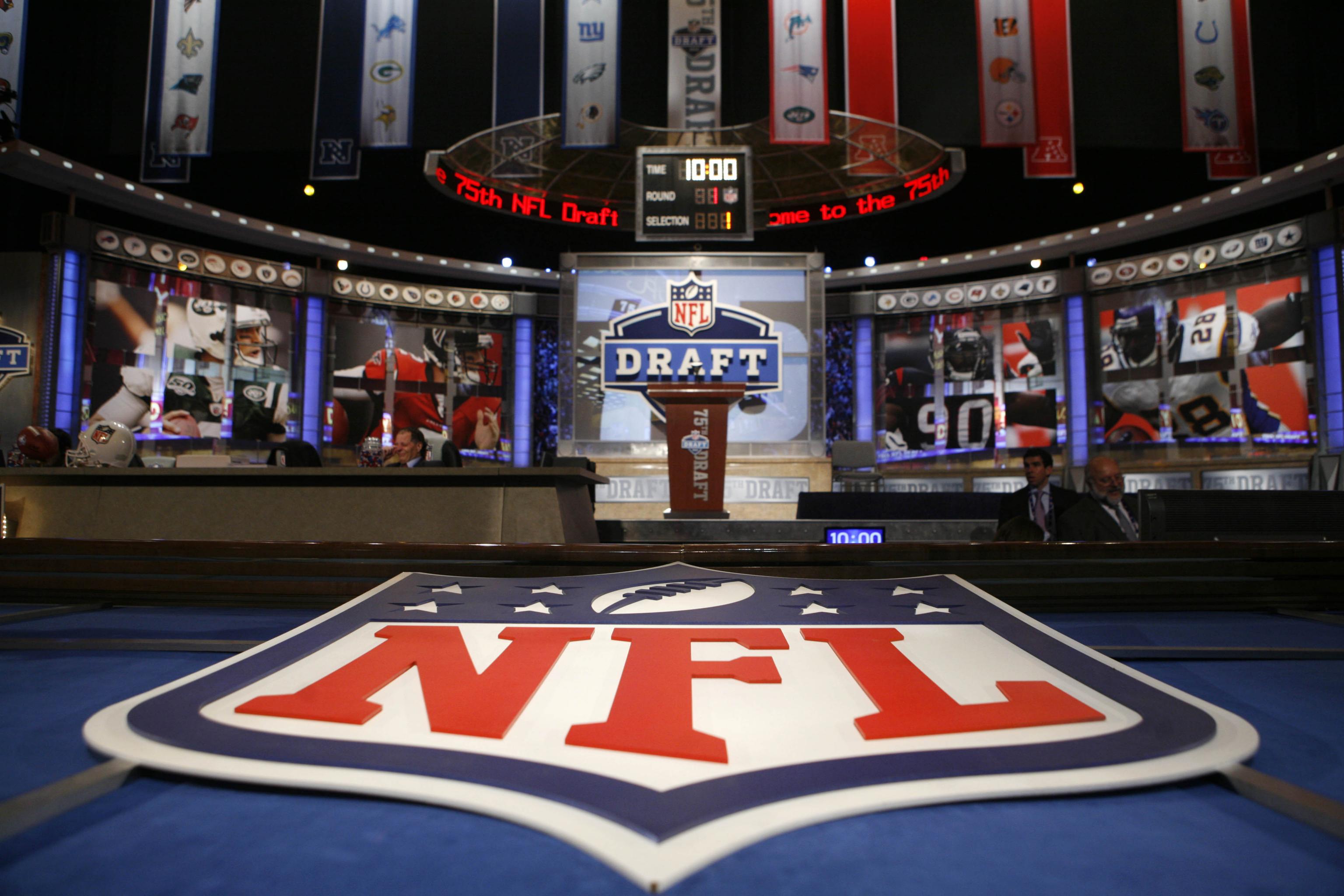 N.F.L. Draft Picks and Analysis: How Round 1 Unfolded - The New York Times