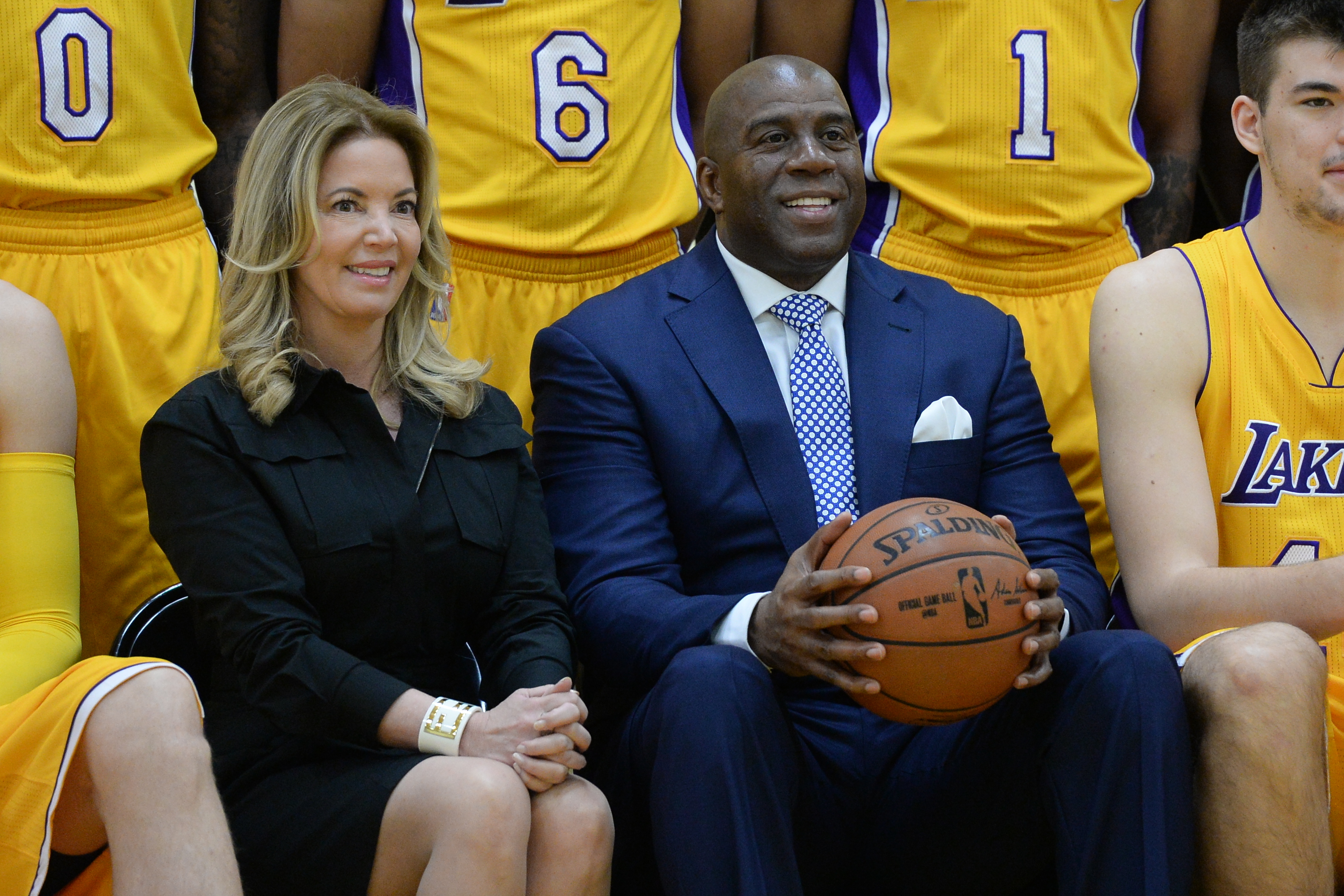 Lakers News: Magic Johnson Dines with Jeanie Buss After Resigning as Presid...