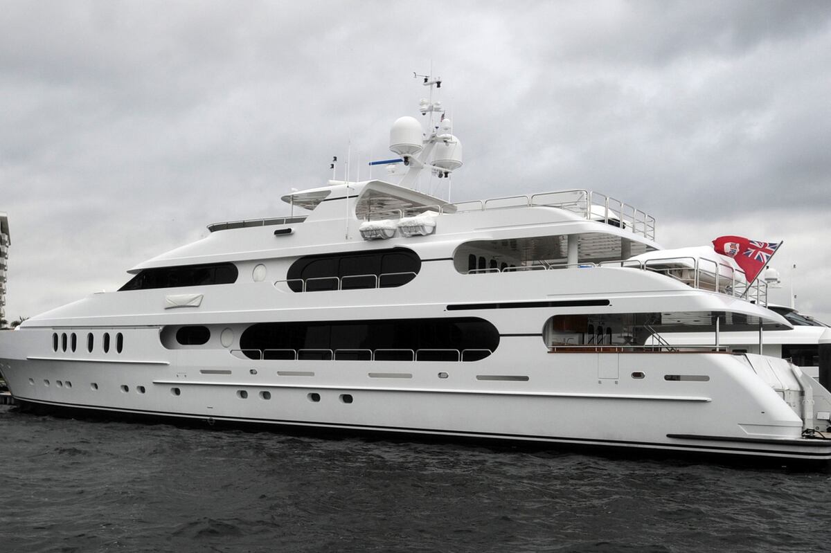 Tiger Woods' $20M, 6,500-Square-Ft. Yacht Docked in NY ...