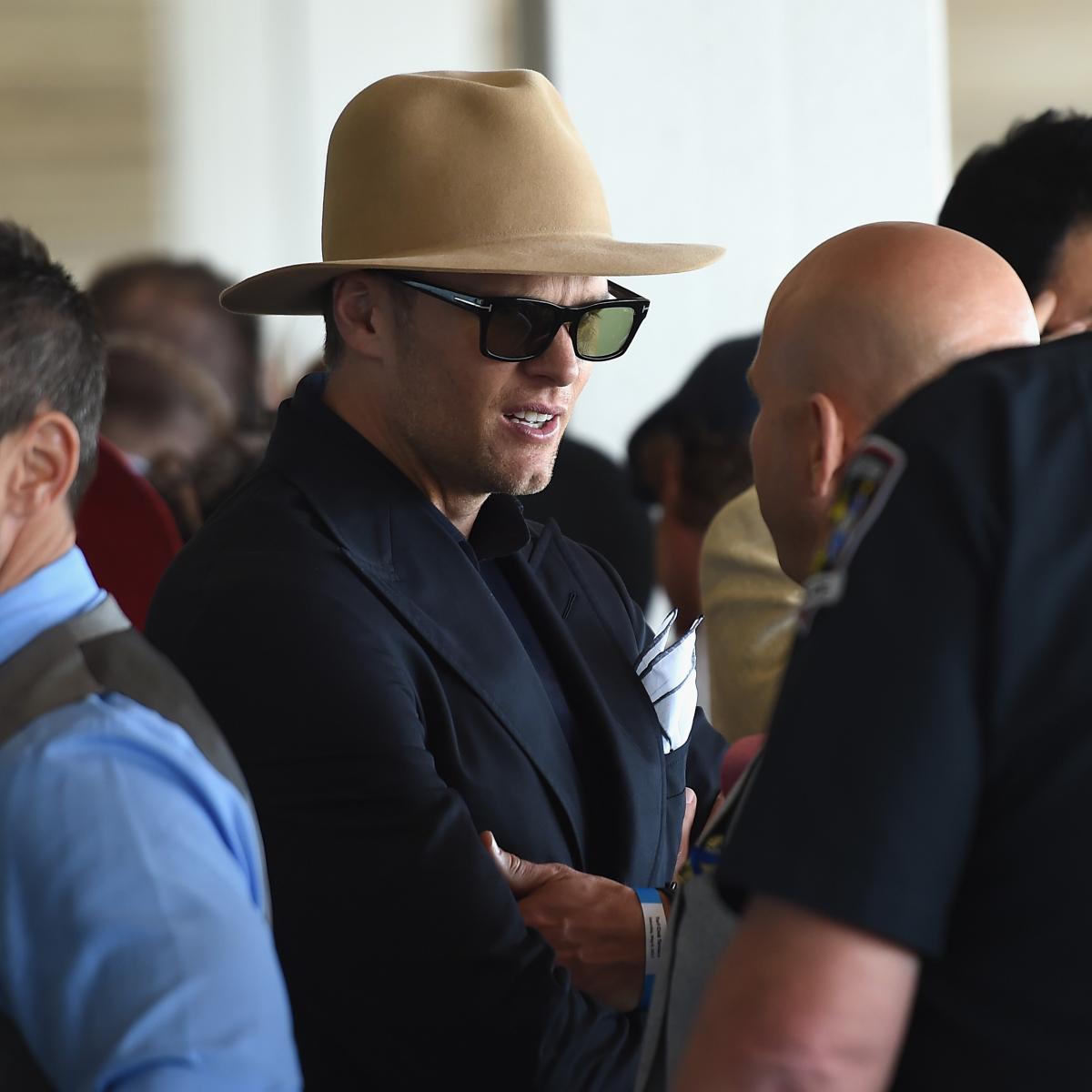 Look: Baker Mayfield, Tom Brady, More Pose for Photo at 2019 Kentucky Derby | Bleacher ...