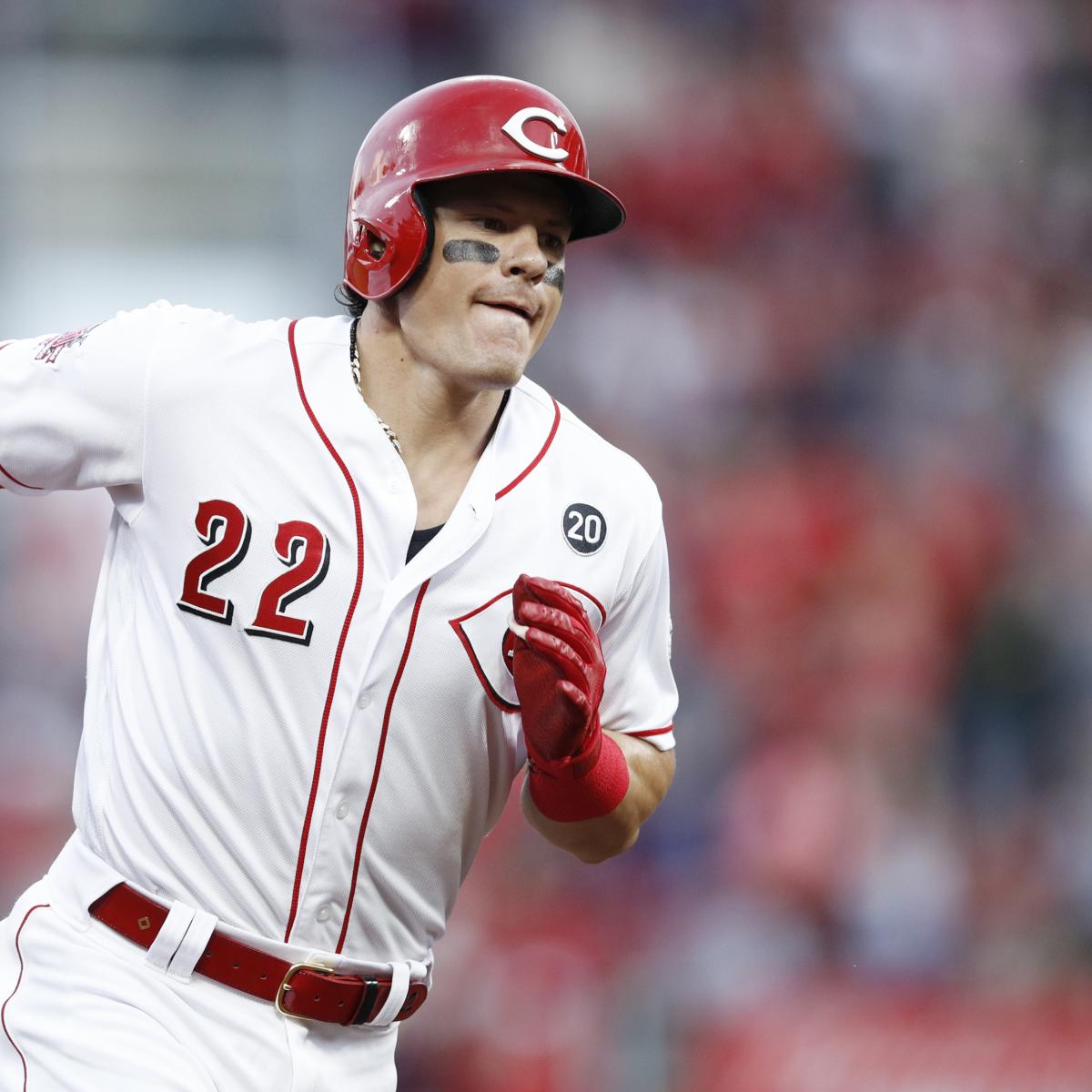 Reds-Giants bee delay: Derek Dietrich wears uniform, pesticide sprayer