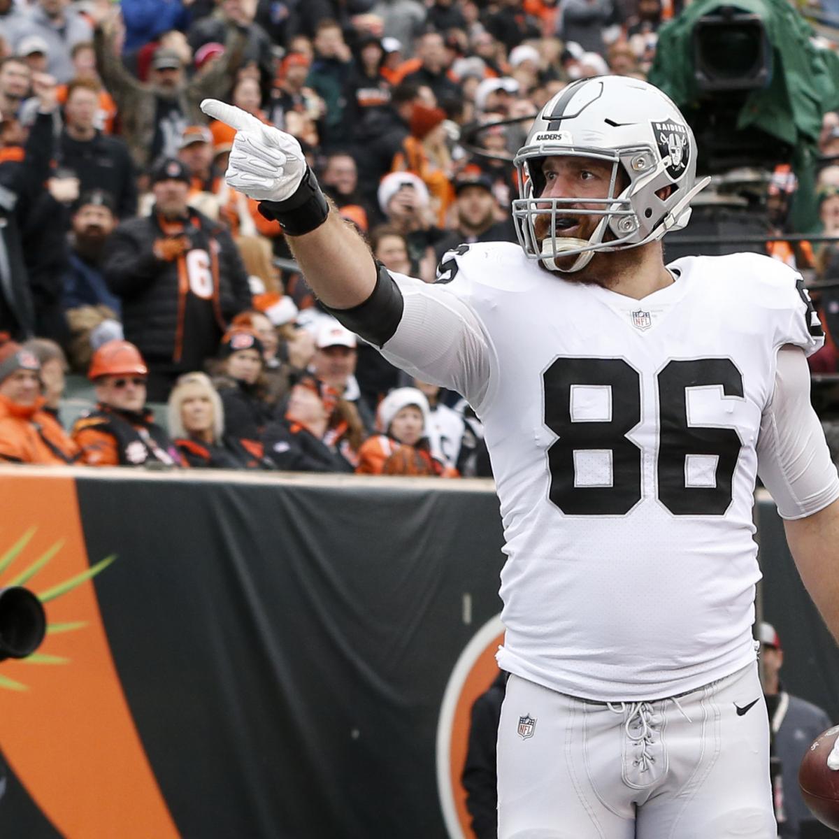 Raiders TE Lee Smith believes his father, ex-NFL player, had CTE