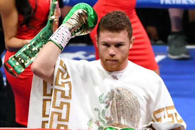 LAS VEGAS, NEVADA - MAY 04:  Canelo Alvarez acknowledges the crowd before his middleweight unification fight against Daniel Jacobs at T-Mobile Arena on May 4, 2019 in Las Vegas, Nevada. Alvarez won by unanimous decision.  (Photo by Ethan Miller/Getty Images)