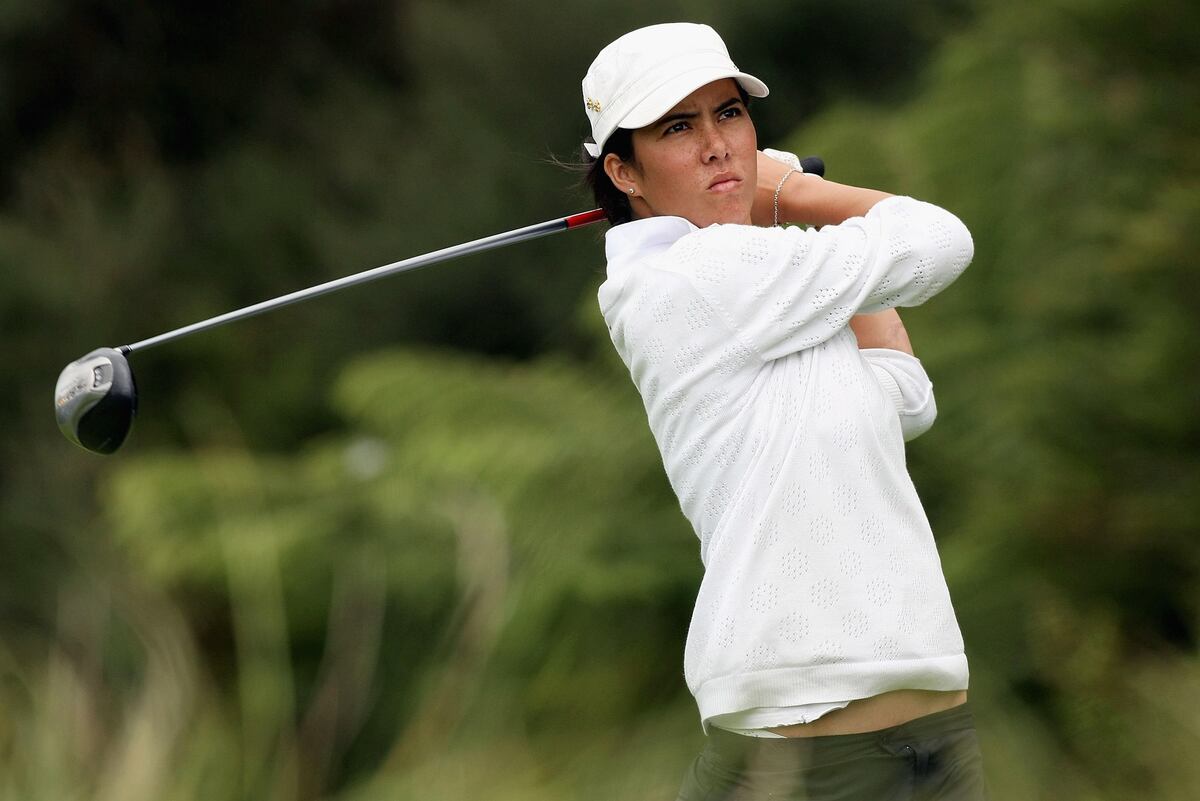 Pro Golfer Tania Tare Is a JawDropping Trick Shot Wizard