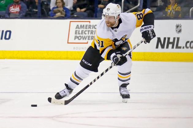 COLUMBUS, OH - FEBRUARY 26:  Phil Kessel #81 of the Pittsburgh Penguins controls the puck during the game against the Columbus Blue Jackets on February 26, 2019 at Nationwide Arena in Columbus, Ohio. Pittsburgh defeated Columbus 5-2. (Photo by Kirk Irwin/Getty Images)