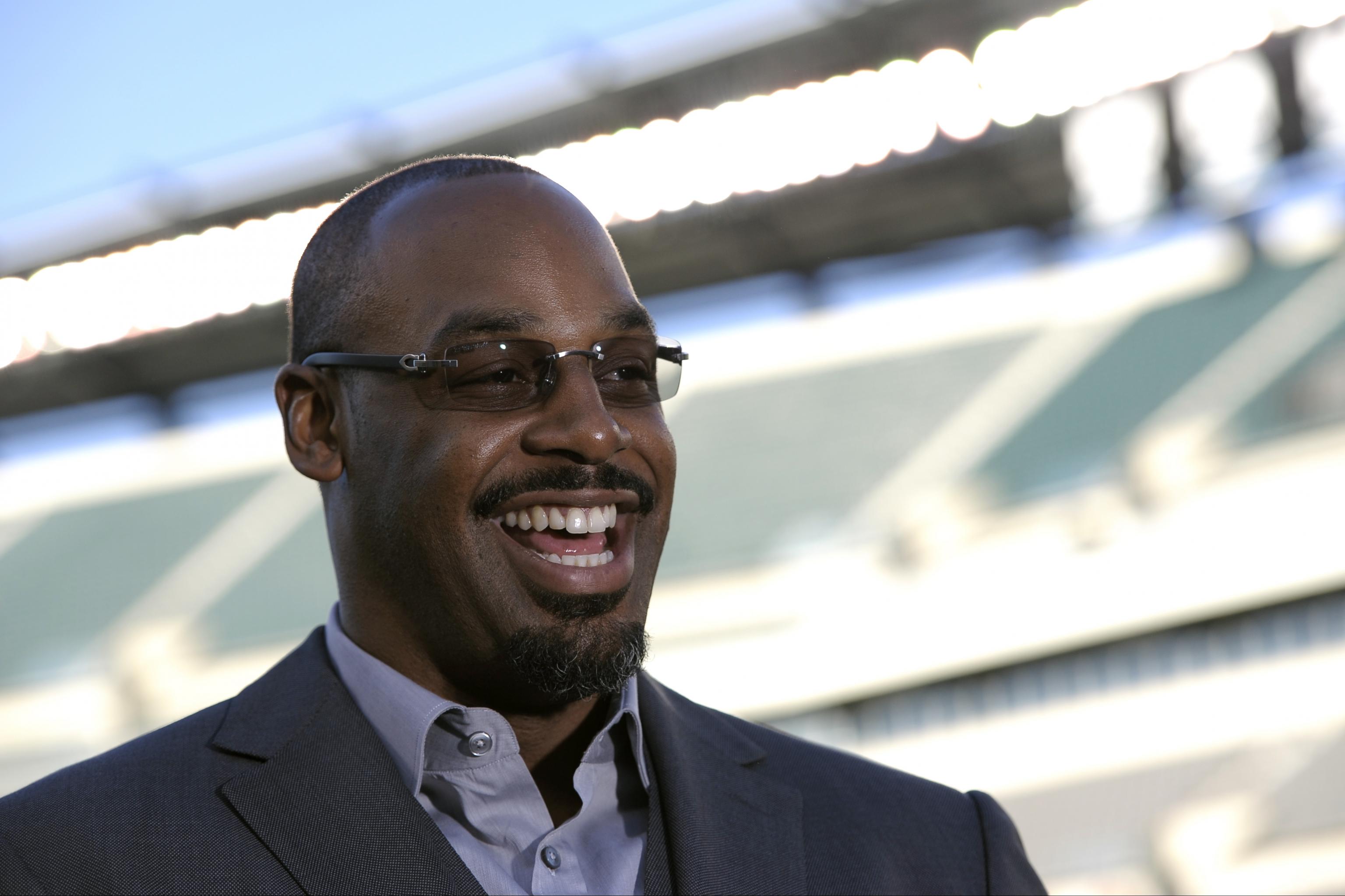 Donovan McNabb Calls Out Troy Aikman To State His Own Case For The Pro  Football Hall Of Fame - BroBible