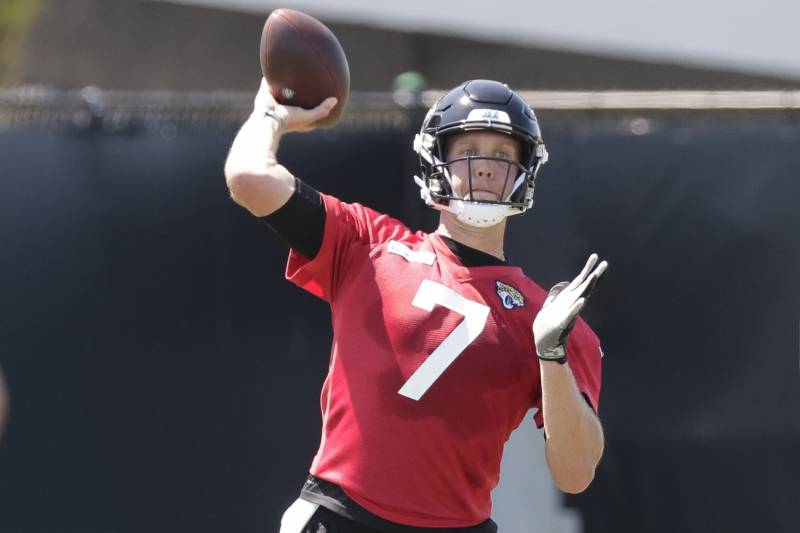 Jacksonville Jaguars quarterback Nick Foles (7) throws a pass during an NFL football practice, Tuesday, May 21, 2019, in Jacksonville, Fla. (AP Photo/John Raoux)