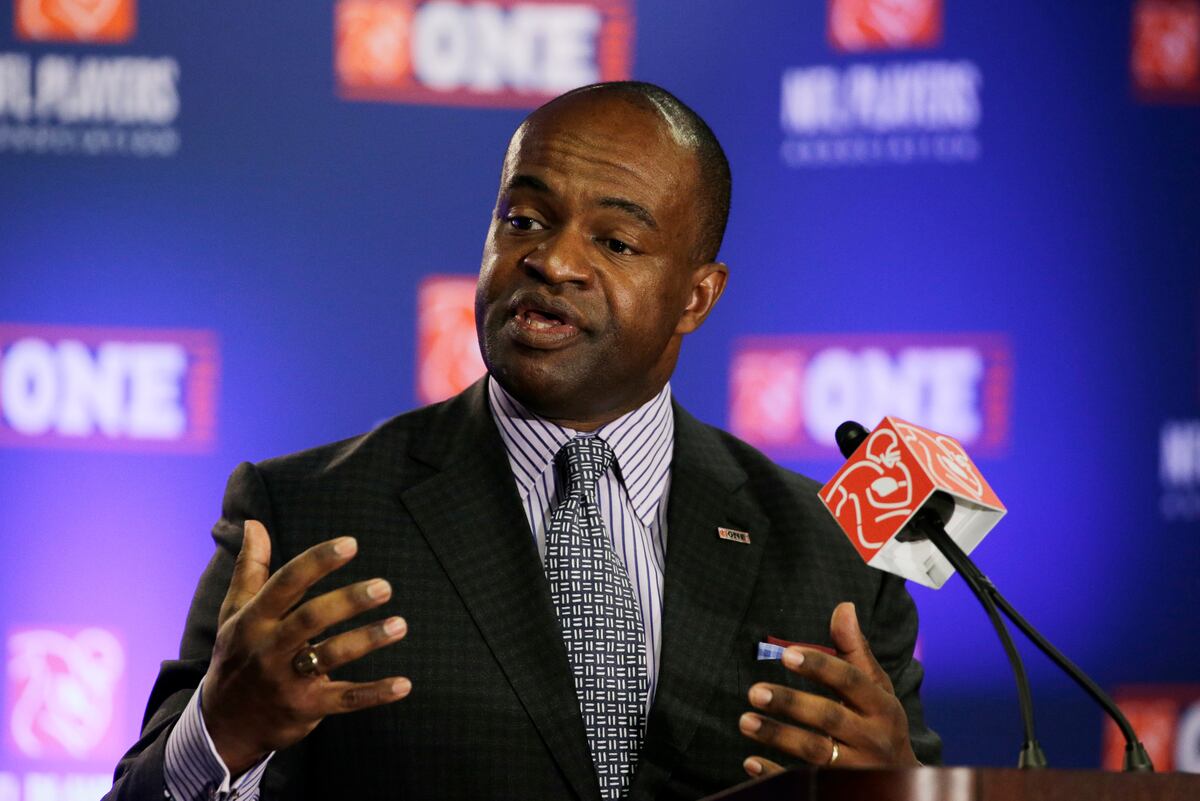 NFLPA Executive Director DeMaurice Smith Warns Agents To Plan For Work