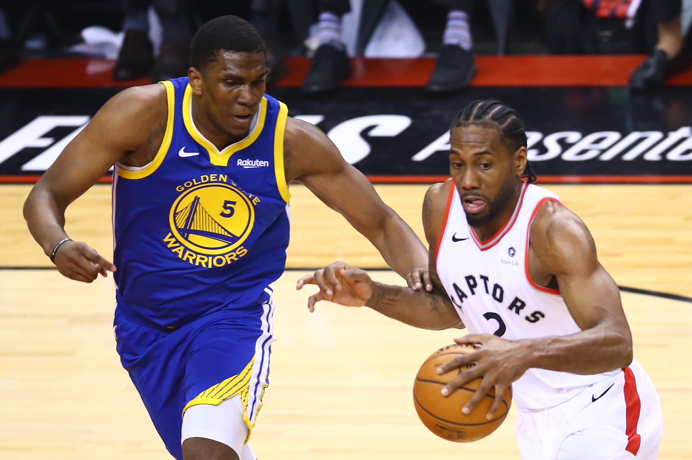 Report Warriors Kevon Looney Suffers Collarbone Injury In Game 2 Of Nba Finals Bleacher Report Latest News Videos And Highlights