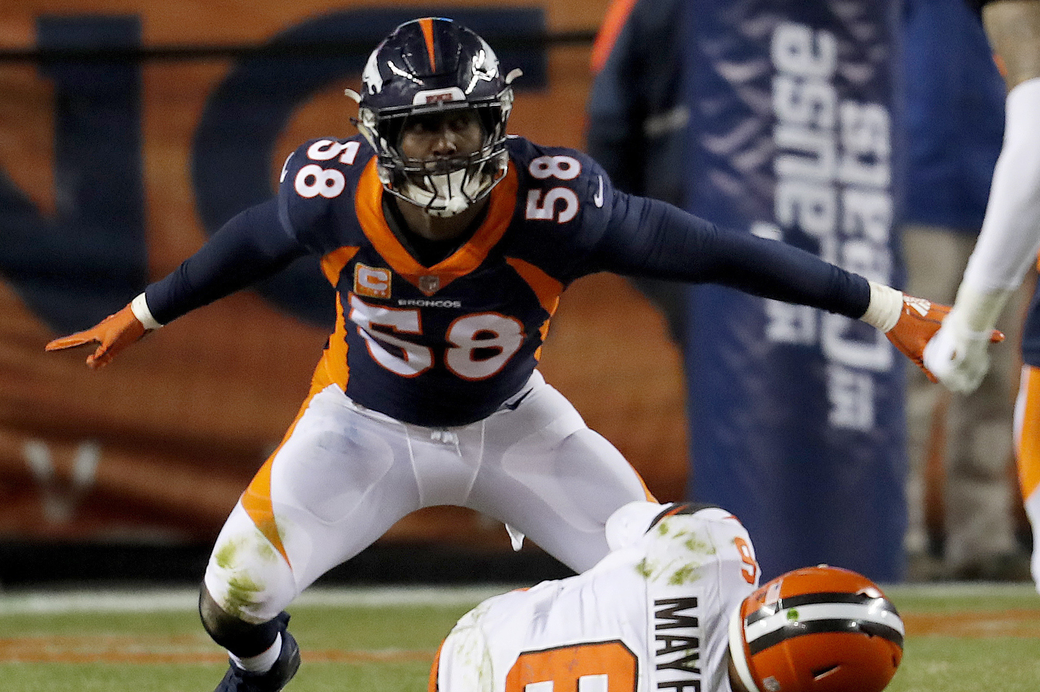 Von Miller hints at a Broncos return: 'I kinda want that old thing