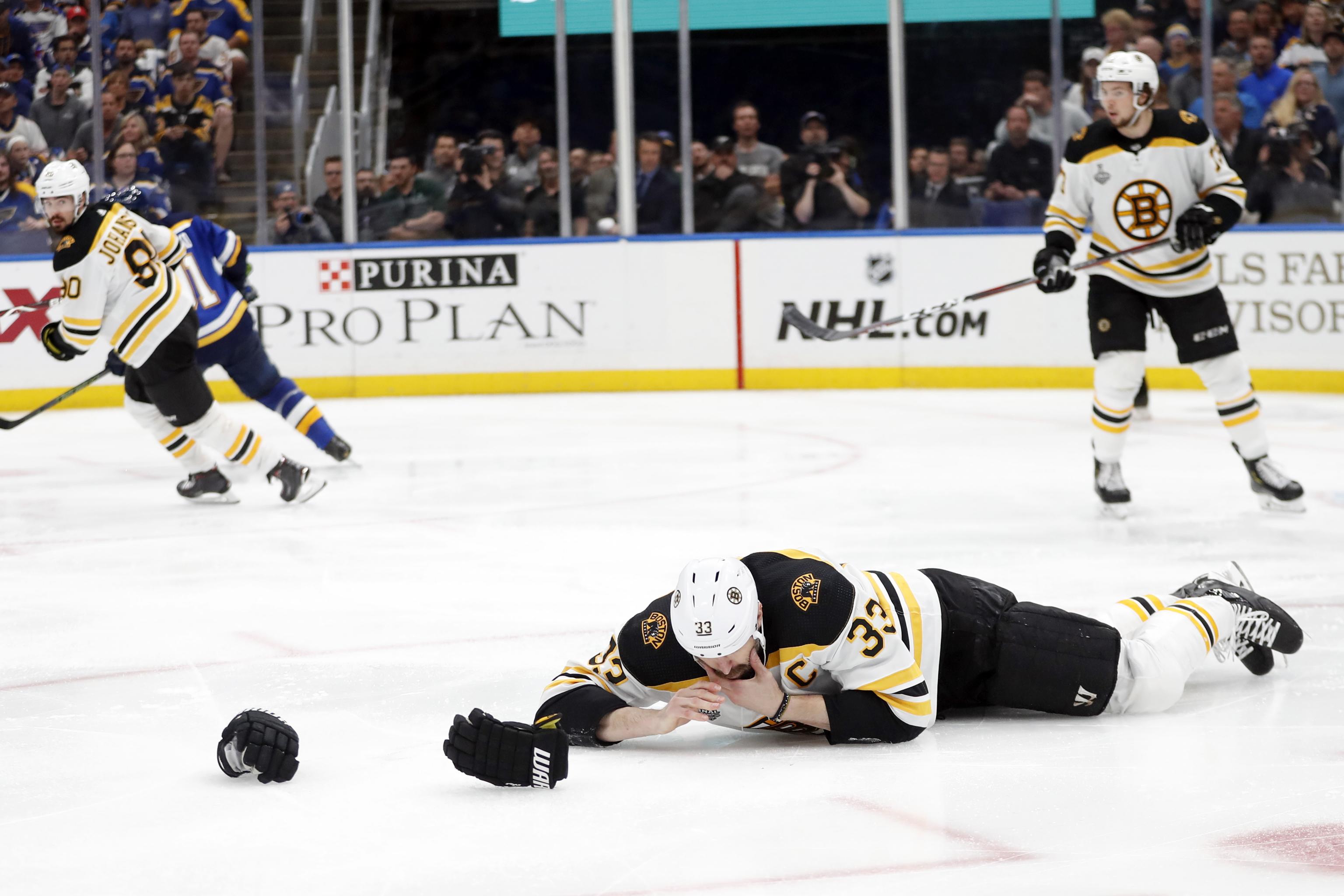Blues' Dunn, Bruins' Chara play through pain to join jaw-dropping club