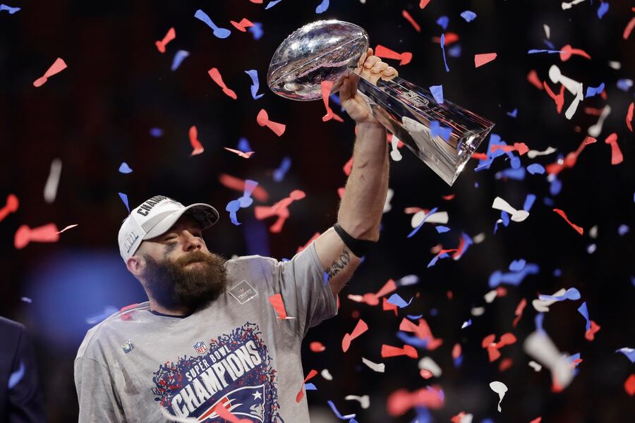 Look Patriots Unveil Super Bowl 53 Rings Featuring 422 Diamonds 20 Sapphires Bleacher Report Latest News Videos And Highlights